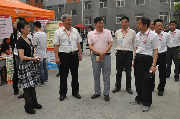 必赢成功举办2016年春季校园双选会