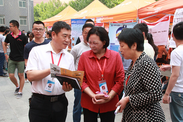 必赢成功举办2016年春季校园双选会