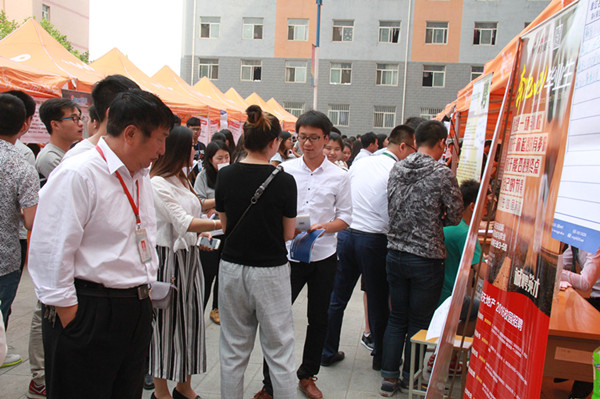 必赢成功举办2016年春季校园双选会