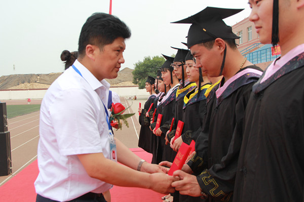 【毕业季】必赢举办2016届学生毕业典礼暨学位授予仪式