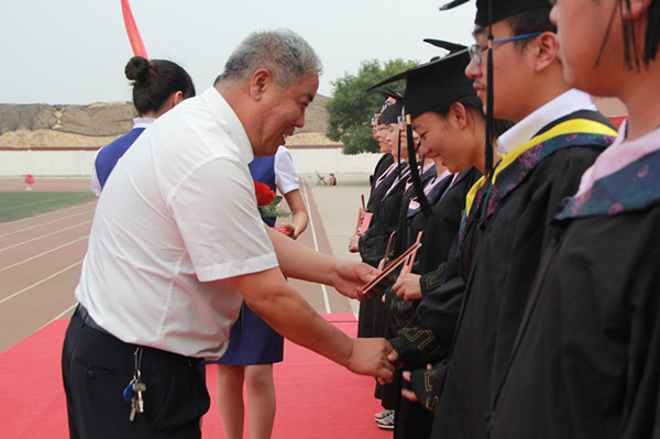 【毕业季】必赢举办2016届学生毕业典礼暨学位授予仪式