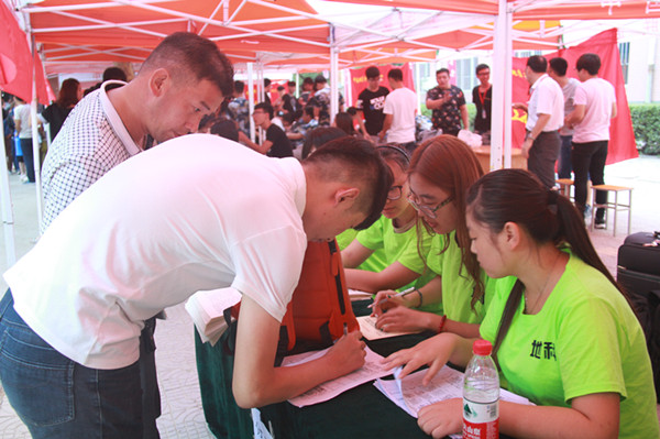 【迎新季】接过你的行囊，我们就是一家人