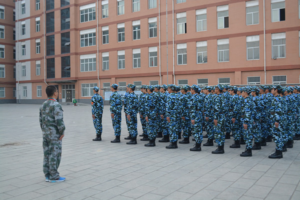 公司领导视察必赢预备役连训练情况