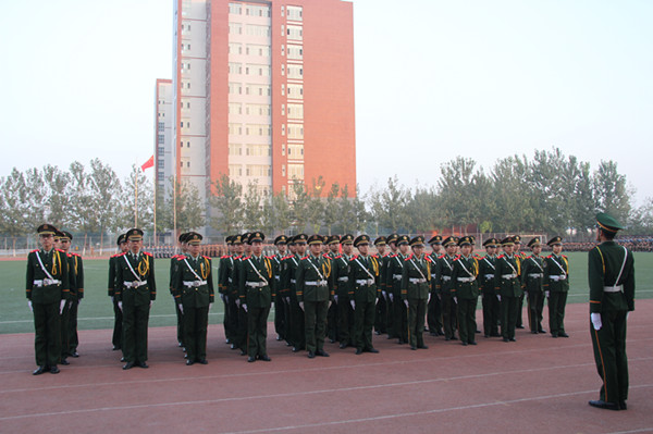 必赢样板连队汇操表演赢得喝彩