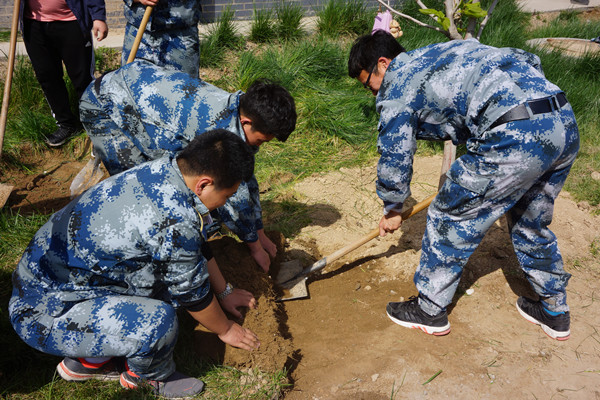 必赢师生到贺阳国际中小学参加劳动