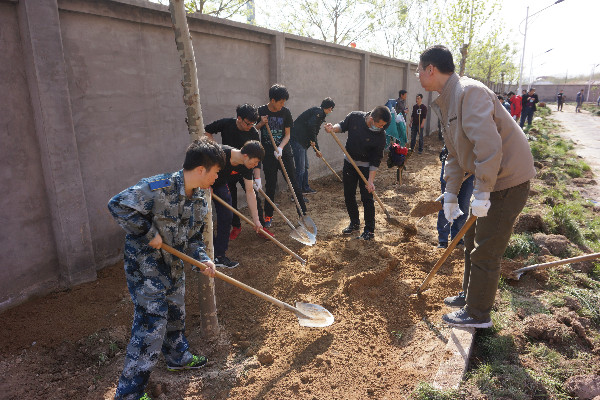 必赢师生到贺阳国际中小学参加劳动