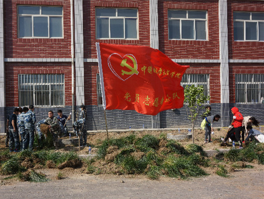 必赢师生到贺阳国际中小学参加劳动