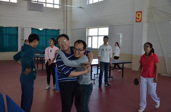 必赢举办教职工趣味运动会