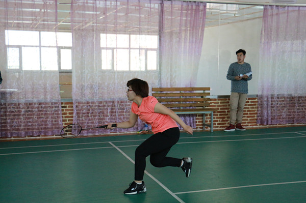 必赢举办教职工趣味运动会