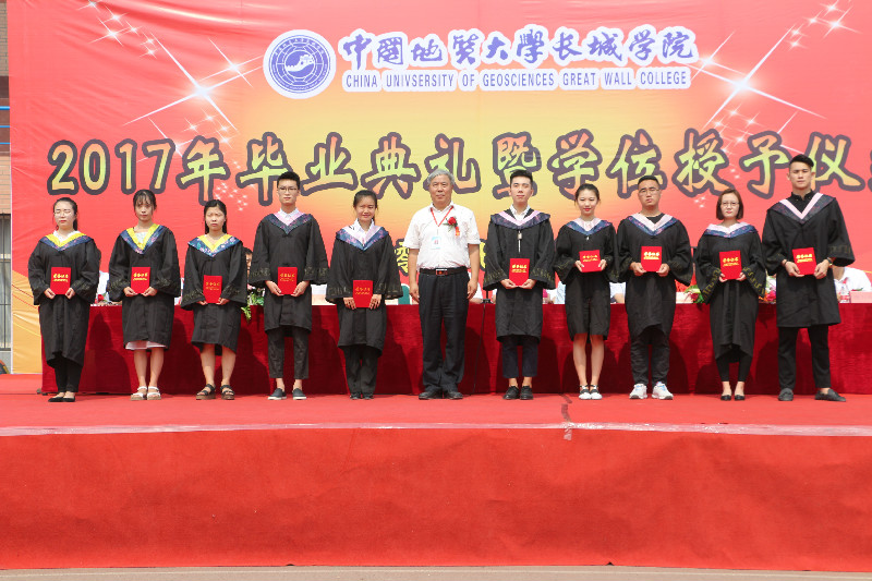 【毕业季】必赢举办2017届学生毕业典礼暨学位授予仪式