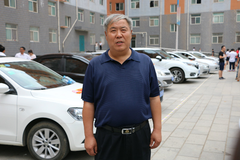 【毕业季】教师家车送学子  浓浓温情归家路