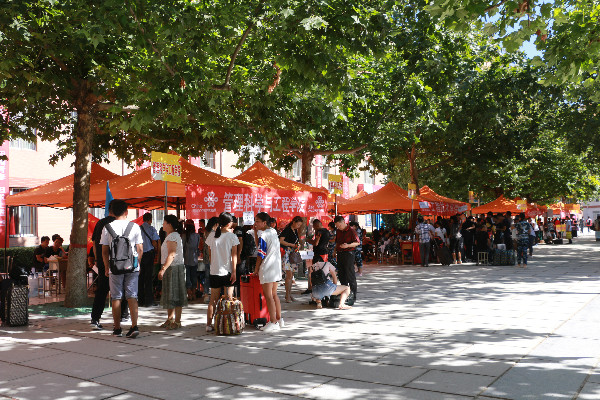 春风十里不如在长城遇见你——必赢喜迎2017级新同学