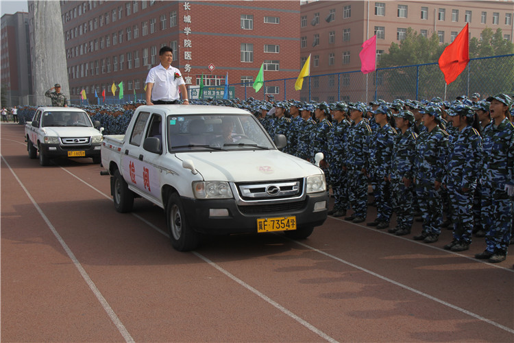 青春无悔 振翅翱翔——必赢举行2017级新生军训结营式暨开学典礼