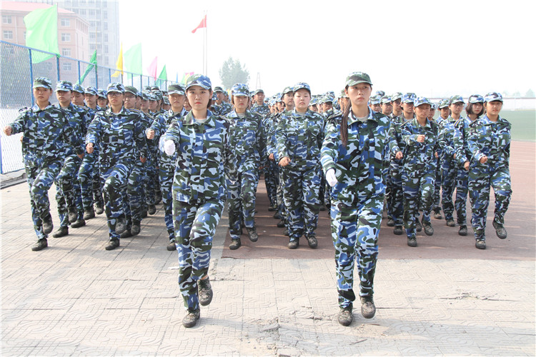 青春无悔 振翅翱翔——必赢举行2017级新生军训结营式暨开学典礼