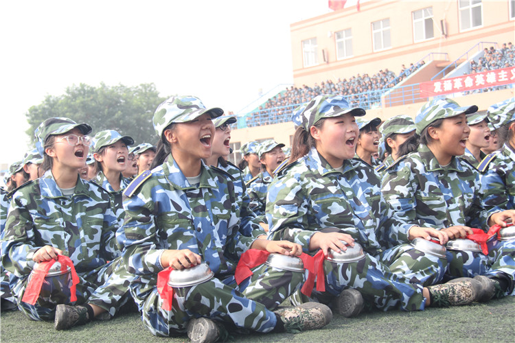 青春无悔 振翅翱翔——必赢举行2017级新生军训结营式暨开学典礼