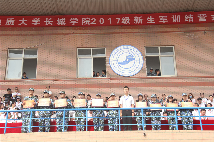 青春无悔 振翅翱翔——必赢举行2017级新生军训结营式暨开学典礼