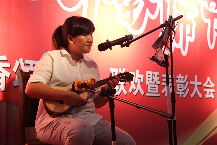 三尺讲台 十年树木——必赢举办第二届“丹桂飘香颂师德” 教师联欢暨表彰大会