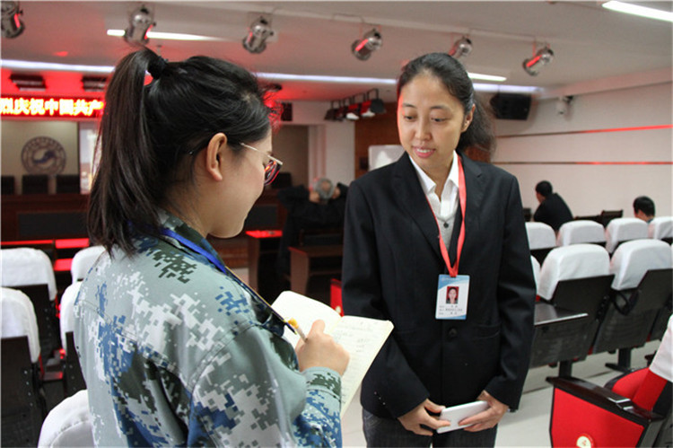 必赢组织部分教职工、学生代表观看党的第十九次全国代表大会开幕盛况