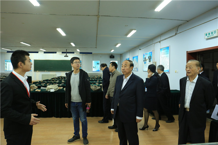 省高校设置评议委员会专家组莅临必赢开展转设考察工作