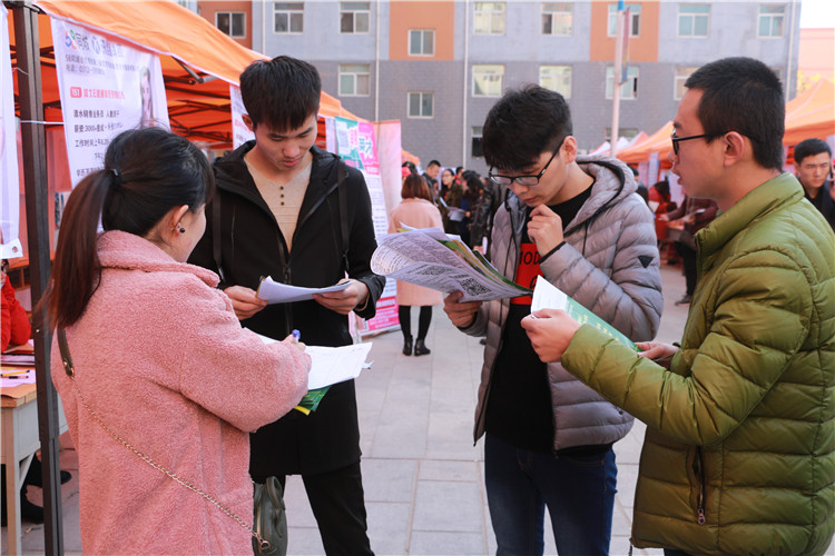 必赢成功举办秋季校园双选会