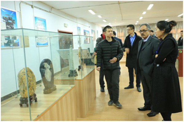 英国贝德福特大学副校长来必赢访问双方签订合作办学协议