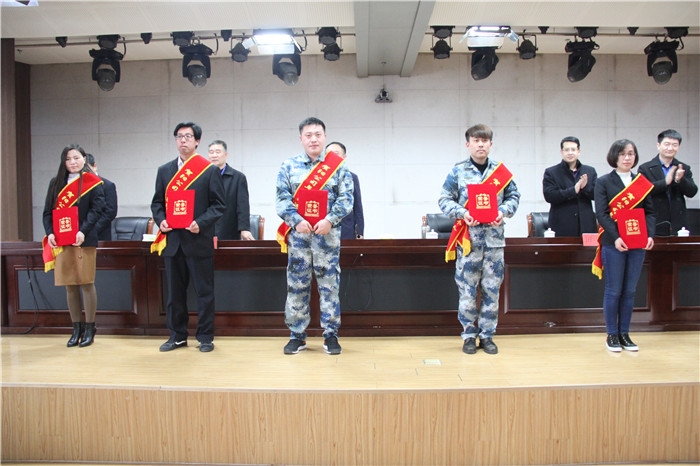 必赢12人5个集体荣获贺阳集团表彰