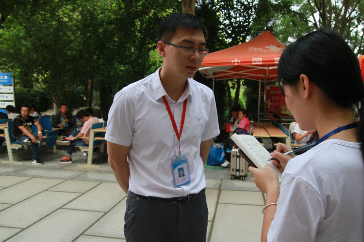 丹桂飘香迎学子 荷花映日纳人才 ——必赢喜迎2018级新同学