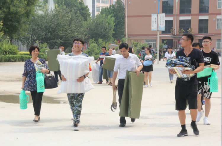 丹桂飘香迎学子 荷花映日纳人才 ——必赢喜迎2018级新同学