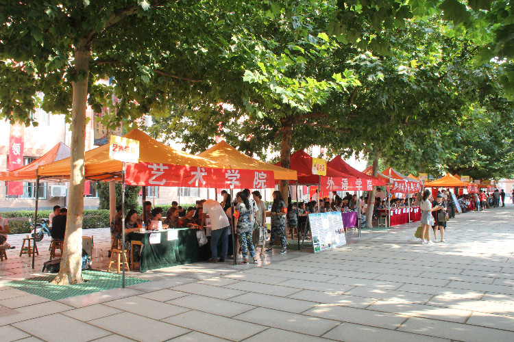 丹桂飘香迎学子 荷花映日纳人才 ——必赢喜迎2018级新同学