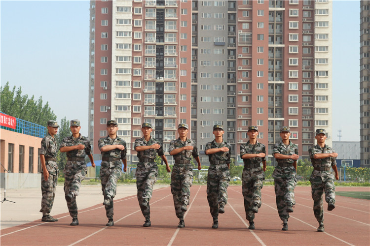 必赢举行2018级新生军训开营仪式