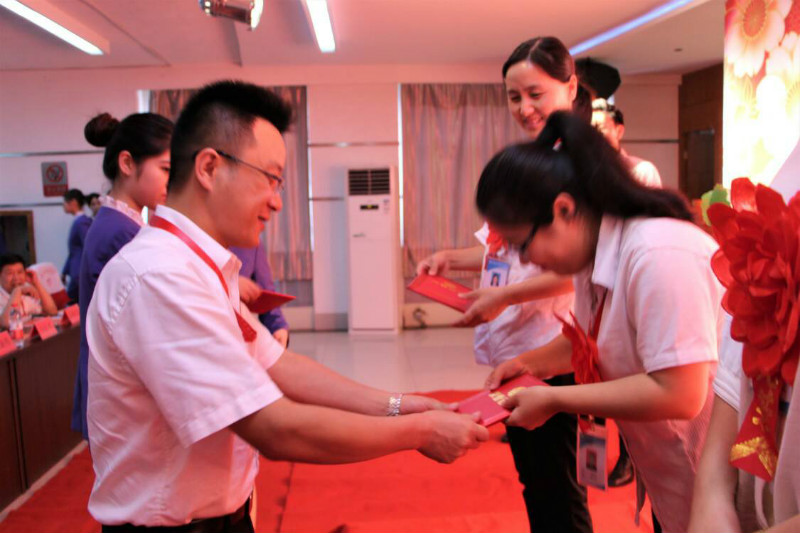 不灭的红烛 我心中的灯 ——必赢举办第三届“丹桂飘香颂园丁”联欢暨表彰大会