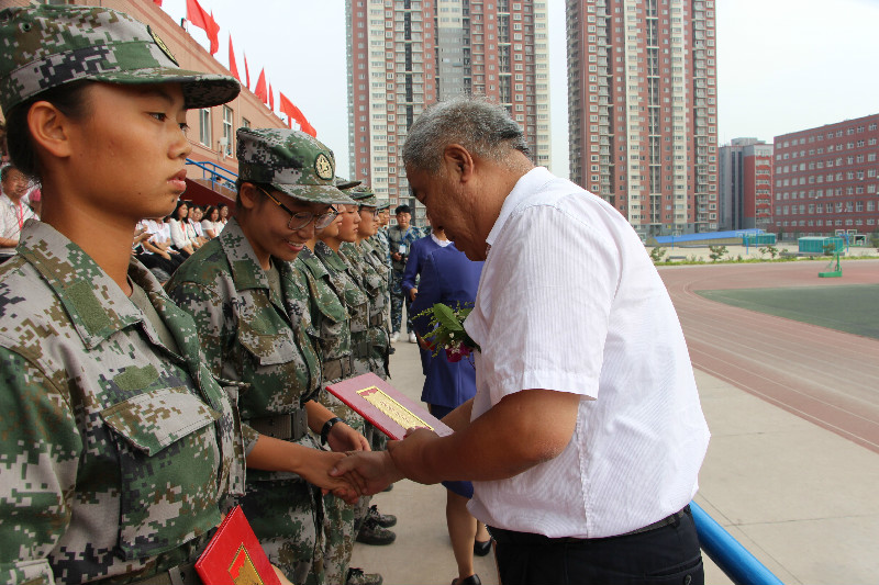 必赢举行2018级新生军训结营式暨开学典礼
