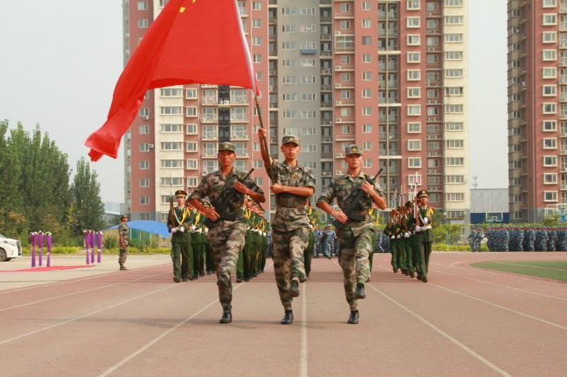 必赢举行2018级新生军训结营式暨开学典礼