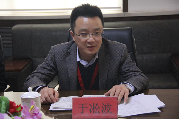 必赢召开思想政治理论课教师座谈会