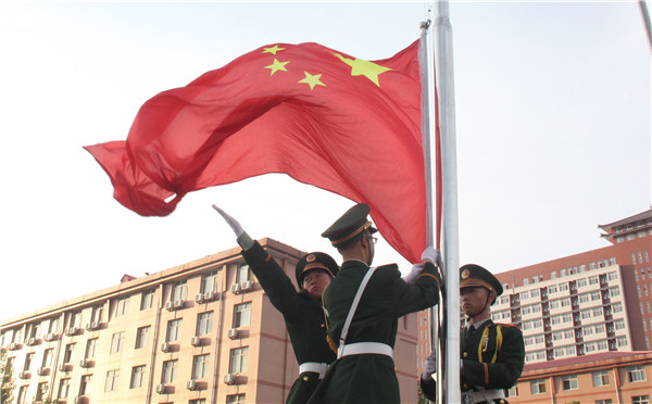 弘扬五四精神 谱写青春华章——必赢举行纪念五四运动100周年升旗仪式