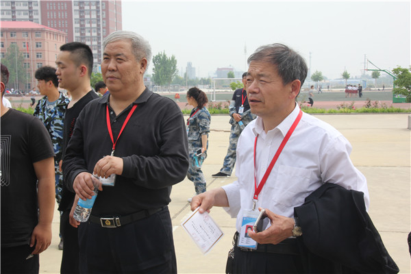 活力之源,激情飞扬-—党群工作部主办党员志愿者服务队承办的教职工拔河比赛