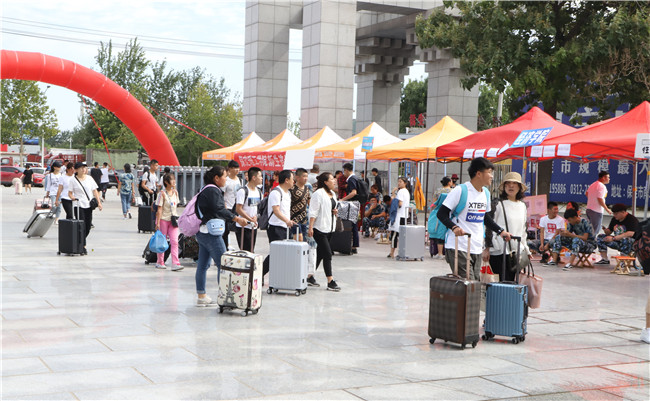 初秋的小欢喜  萌新的新生活 必赢喜迎2019级新生