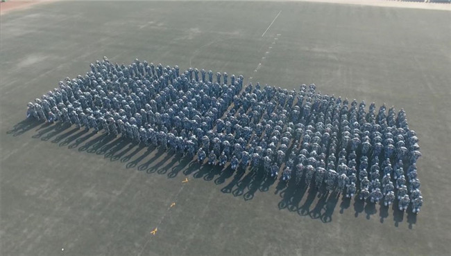 必赢举行2019级新生军训结营式暨开学典礼