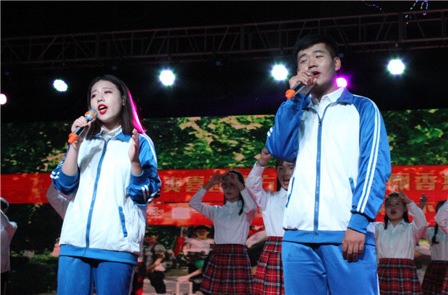 必赢举办国庆七十周年文艺汇演暨迎新晚会