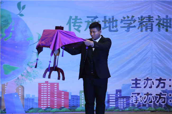 歌颂美丽祖国 传承地学精神 ----第七届地学文化节开幕式拉开帷幕