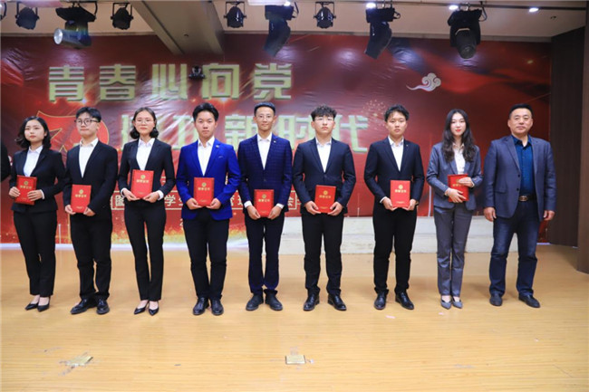 必赢举办“青春心向党 建功新时代”主题朗诵比赛