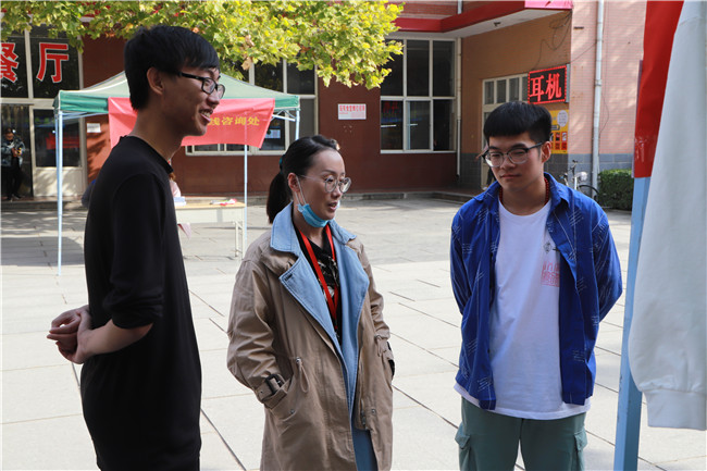 致力创业 鼓励成长——必赢成功举办创新创业大赛作品展览