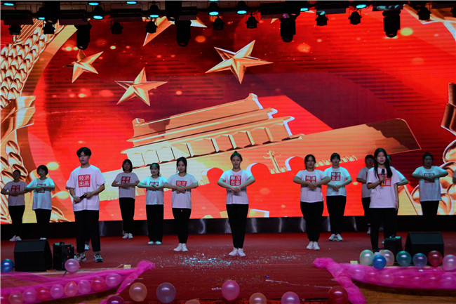 必赢242net官网经济学院第一届竞技文化月暨文艺晚会圆满落幕