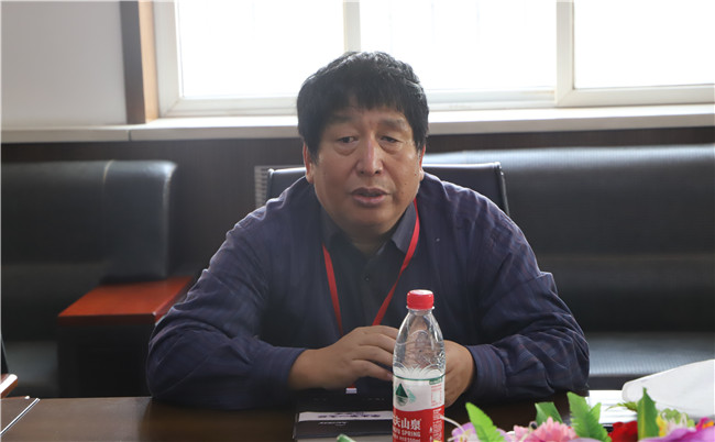 爱心助孤残 情满福利院-----行唐县儿童福利院送锦旗 共建爱心教育基地