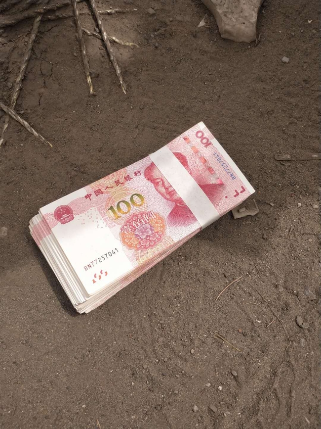 必赢李彬同学拾金不昧受表扬---归还失主现金壹万元  拒收金钱回报