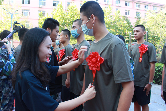 投笔从戎 保家卫国---必赢举行新兵入伍欢送仪式