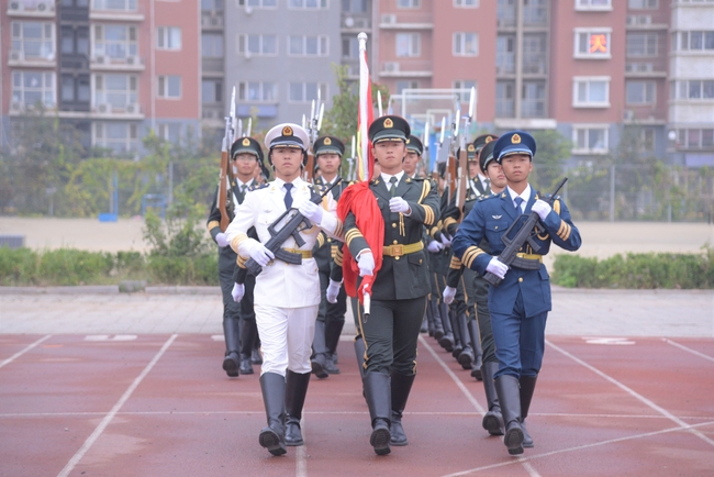 月满华诞 情暖双节---必赢举行升国旗仪式