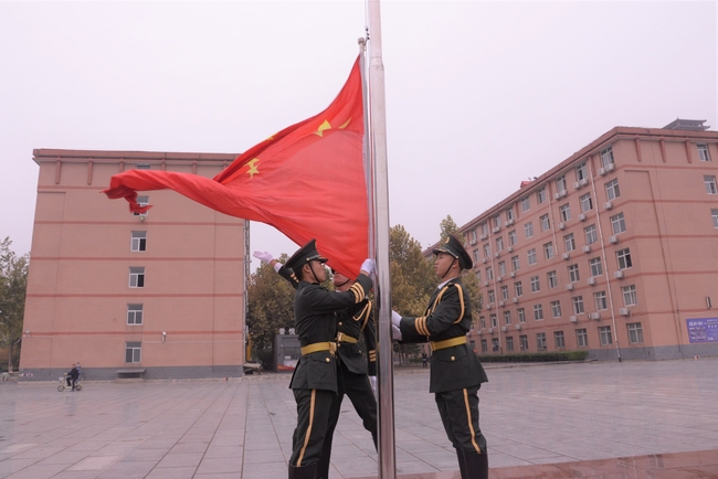 月满华诞 情暖双节---必赢举行升国旗仪式