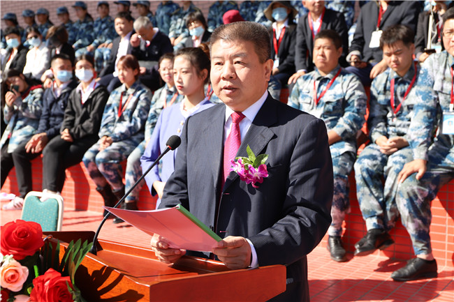 厉兵秣马 扬帆起航必赢举行2020级新生军训结营式暨开学典礼