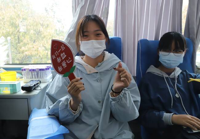 殷色传希望 保理递爱心---必赢携手保定市中心血站开展无偿献血活动